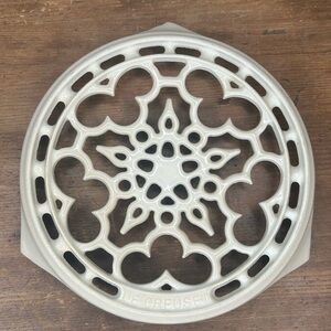 Le Creuset White Meringue Cast Iron Trivet 9 inches